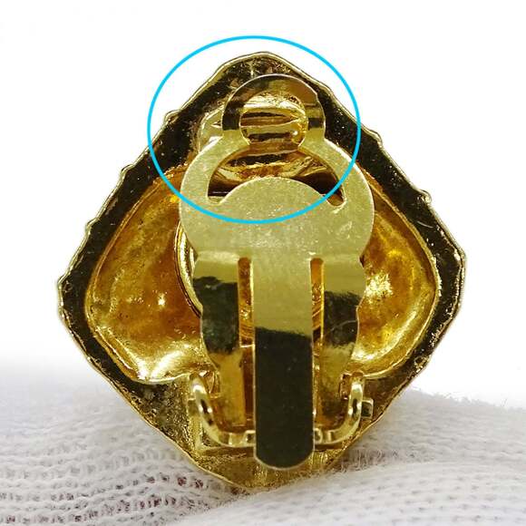 CHANEL Authentic Vintage Gold Earrings - Picture 9 of 10